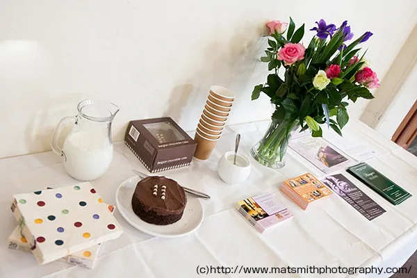 コーヒーやケーキをいただきながら