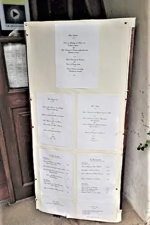 入口に提示されたランチの種類と料金