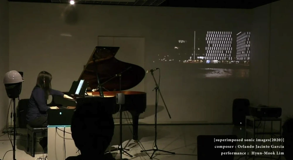 演奏するイムさん