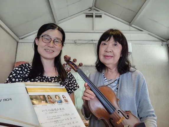 終演後の井上淑子さんと杉浦菜々子さん