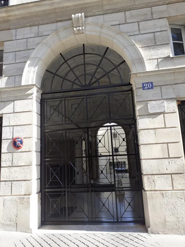 ピガール通り16番地